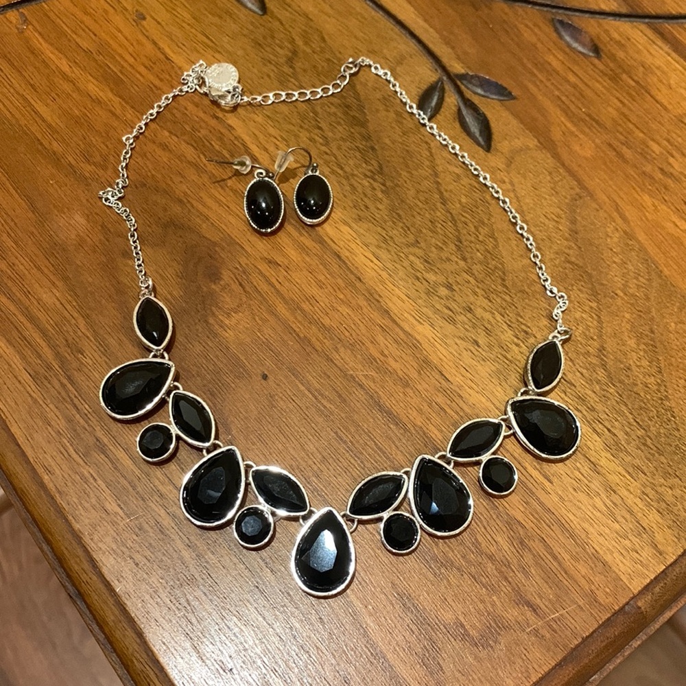 Liz Claiborne necklace and earrings set